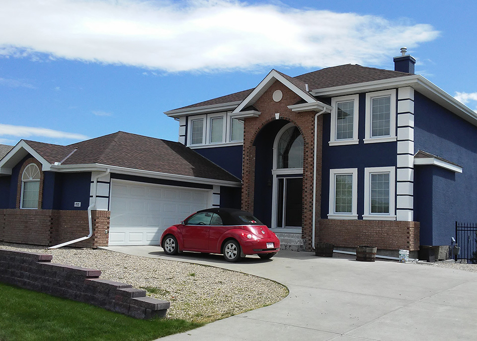 ECO-Max painted the exterior as well as applied the stucco to this new Calgary home.